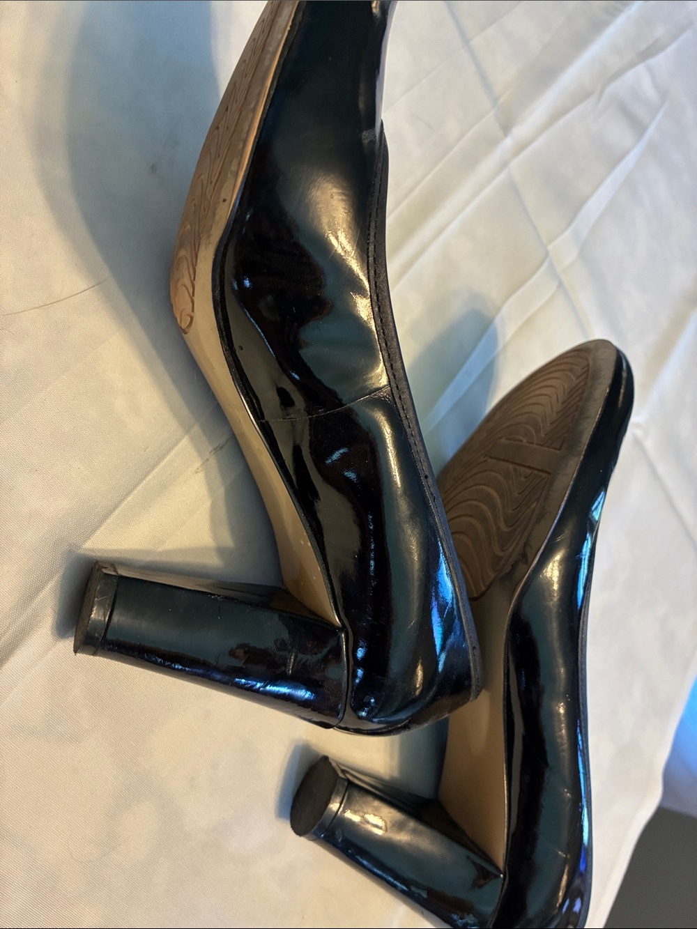 Bandolino Black Patent Round-Toe Heels - Picture 2 of 3
